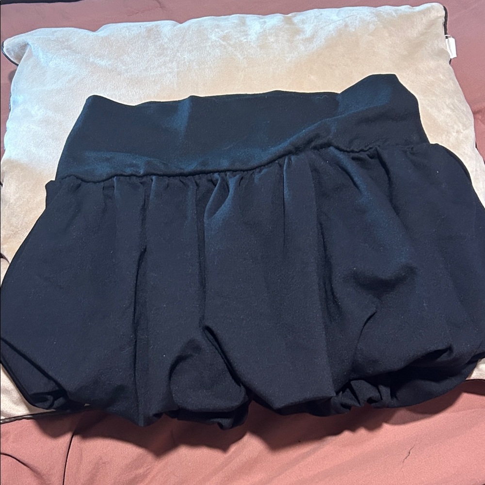 Black Women's Y2K bubble skirt